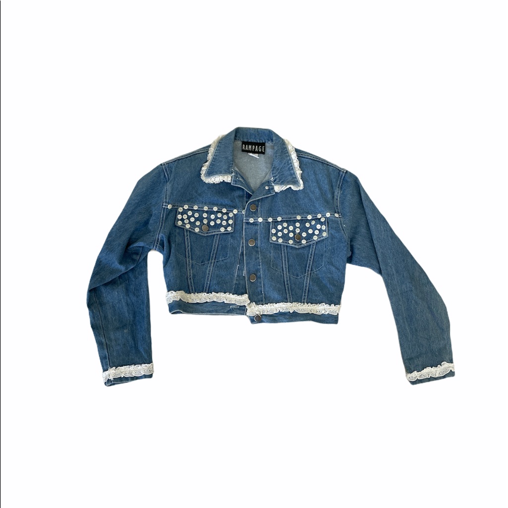 White Buttoned Denim Jacket!